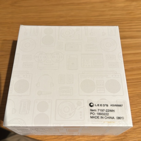 Essos True Wireless Auto Pair Earbuds wCase - Picture 3 of 3